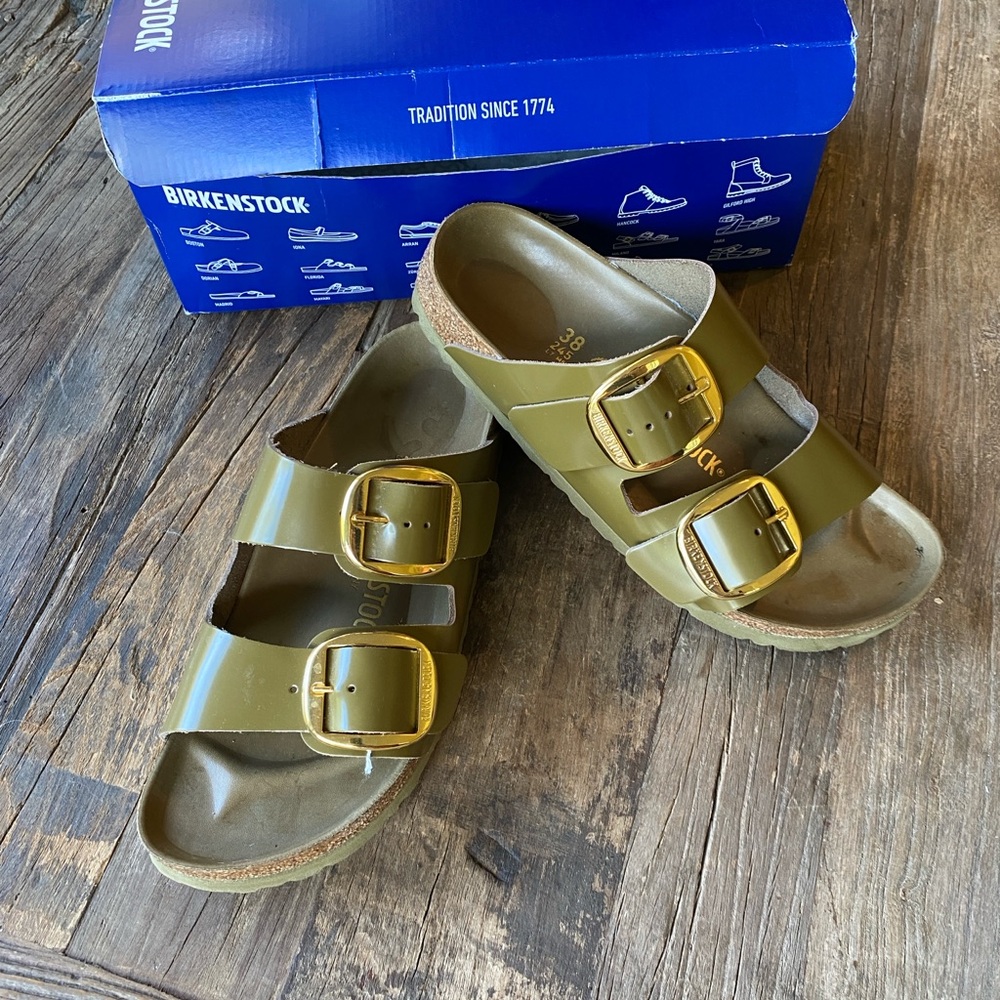 Arizona Big Buckle Birkenstock sandals in high-shine mud green. Eu size 38.
